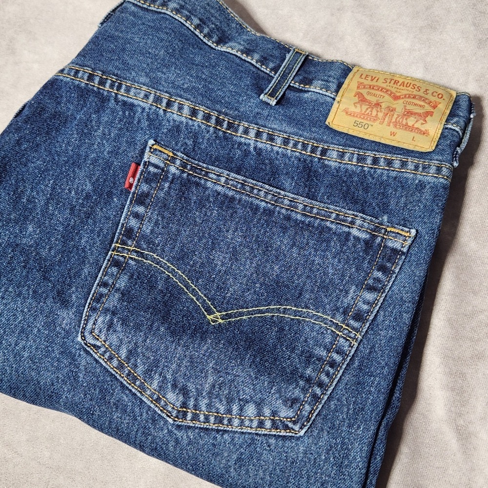 Levis 550 Relaxed Fit Tapered Leg Jeans Mens 46x28 Medium Wash Blue 01550-4886